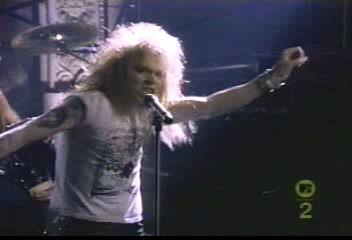 20080425012139-guns.n.roses.-.welcome.to.the.jungle.-video.clip-.jpg
