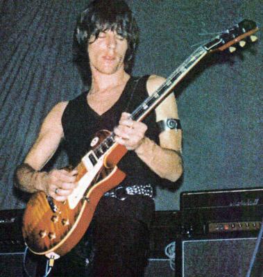20080605010531-jeff-beck-ronnie-scotts-2007-2cd-bootleg-.jpg